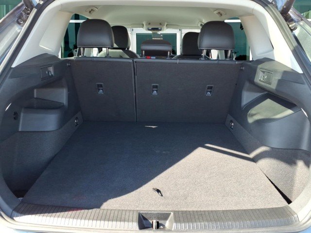 Certified Used 2025 Platinum Gray Metallic Volkswagen SE image 7