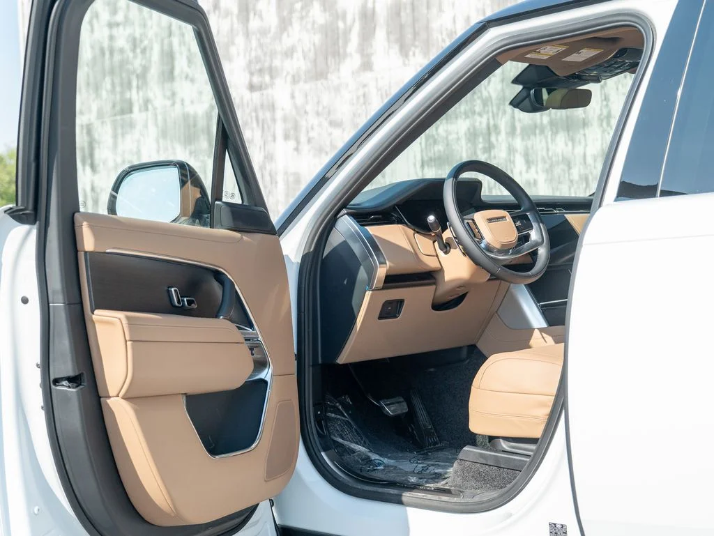 New 2026 Fuji White Land Rover SE image 10