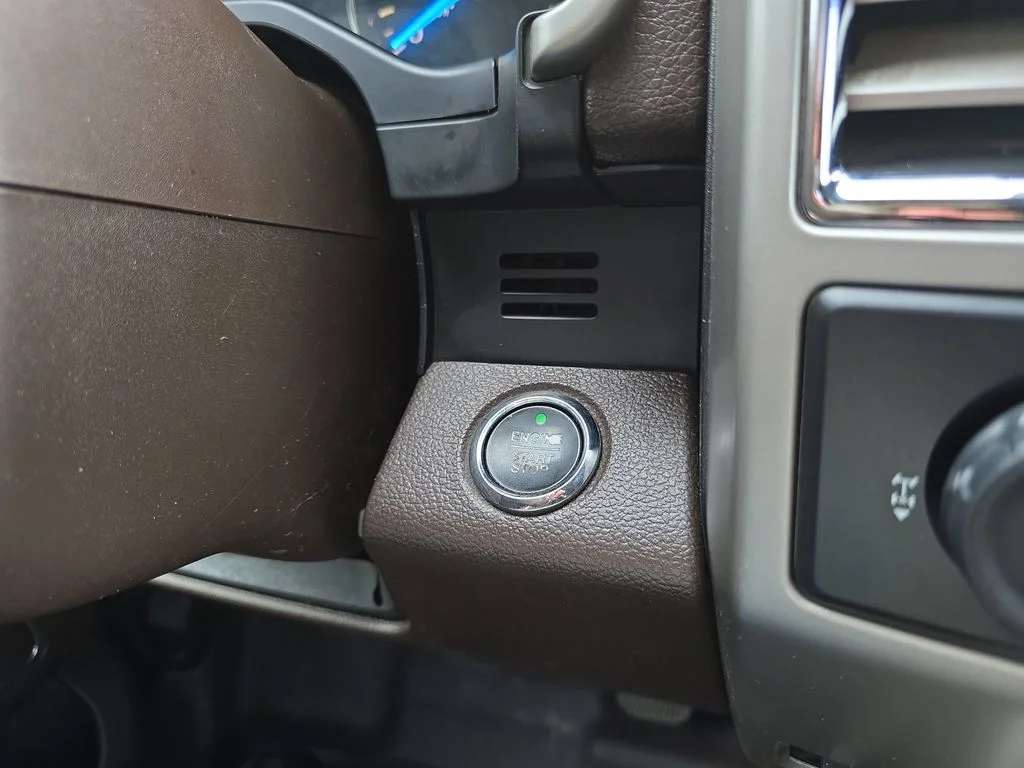 Used 2015  Ford King Ranch image 25