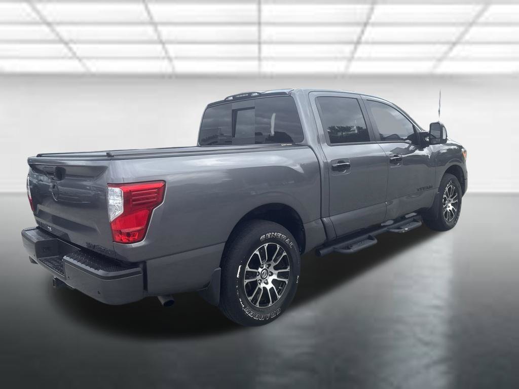 Used 2021 Gray Nissan SV image 4