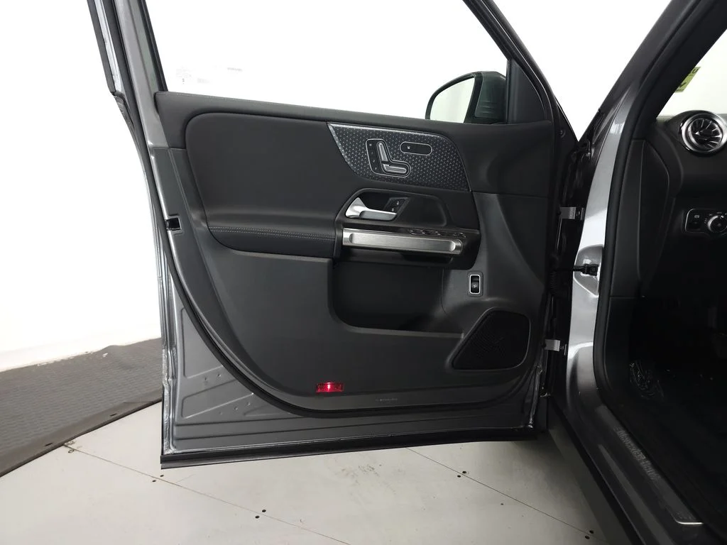 Certified Used 2026  Mercedes-Benz GLB 250 image 5