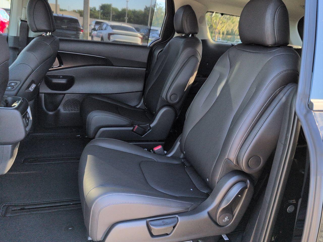 New 2027 Aurora Black Pearl Kia SX image 18