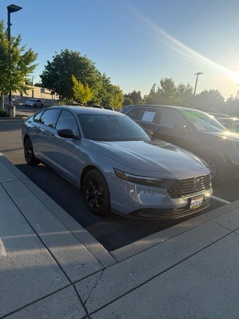 Used 2025  Honda SE image 2