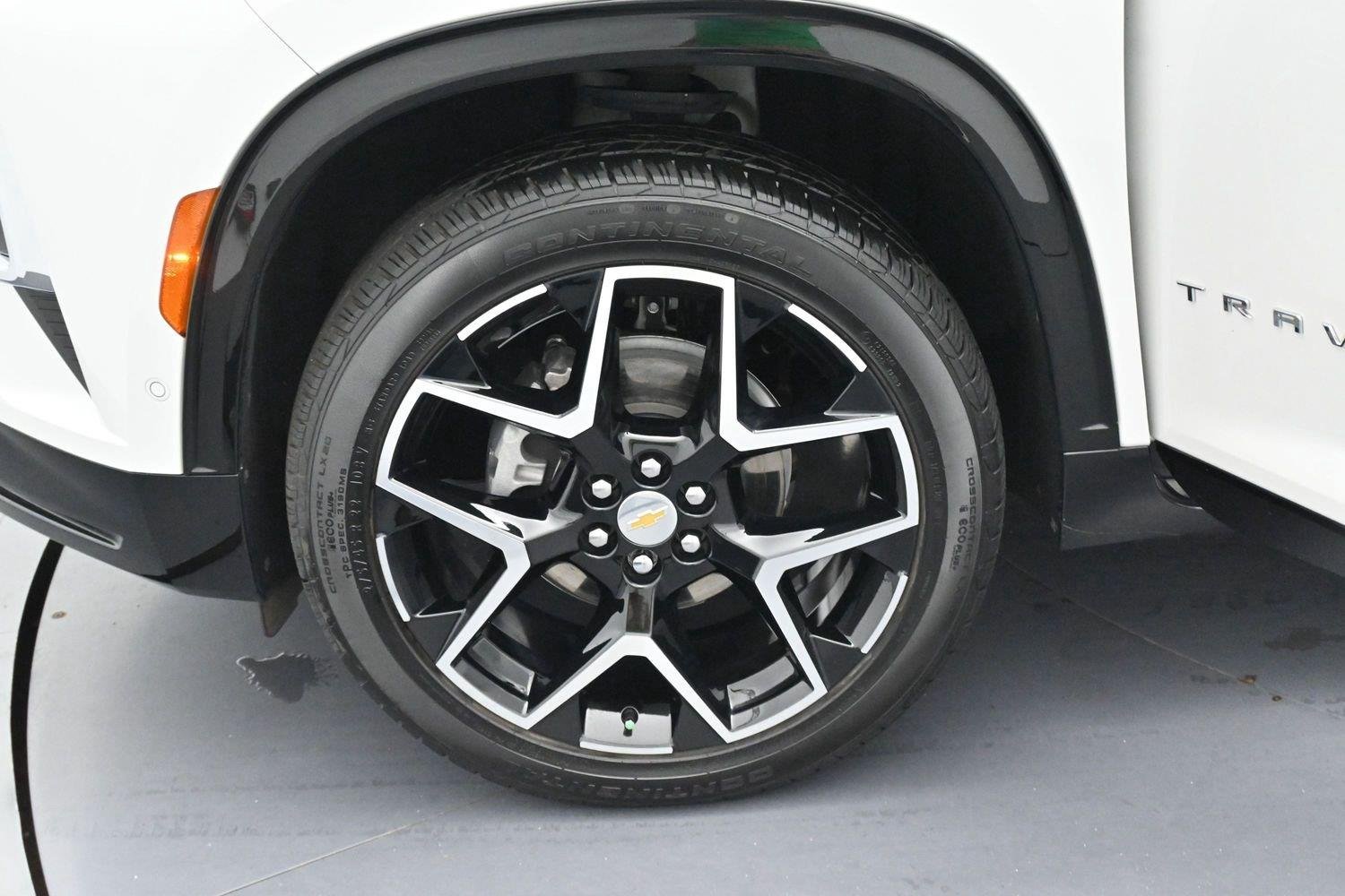 Used 2025 Iridescent Pearl Tricoat Chevrolet FWD High Country image 39