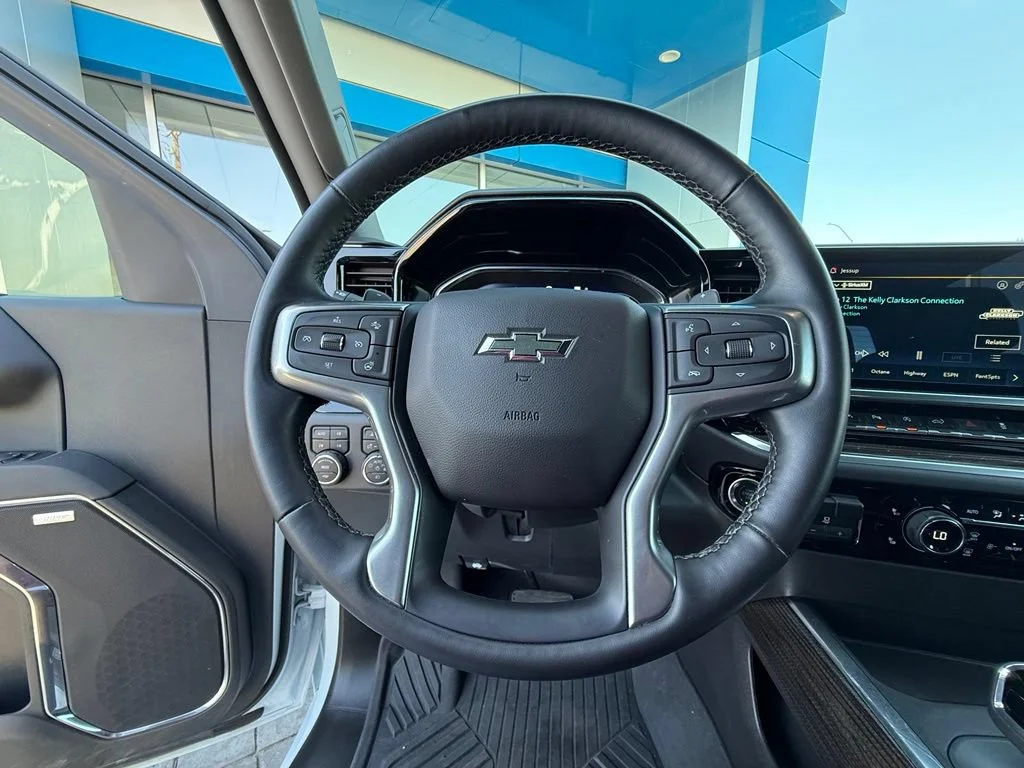 Used 2025 Summit White Chevrolet RST image 19
