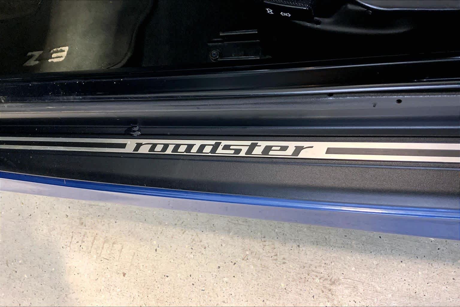 Used 2002 Topaz Blue Metallic BMW 2.5i image 28