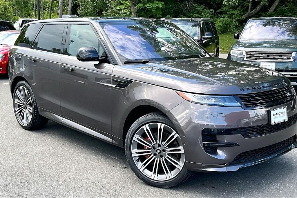 Used 2023  Land Rover SE Dynamic image 11