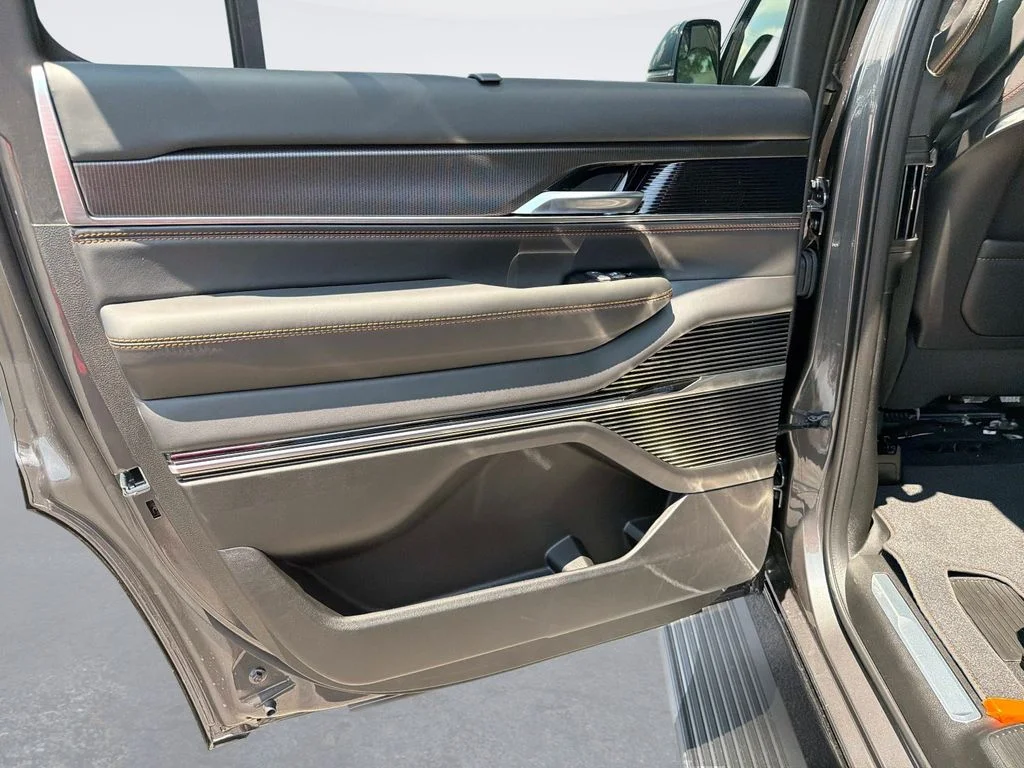 New 2026 Baltic-Gray Metallic Clear-Coat Exterior Paint Jeep Summit image 11