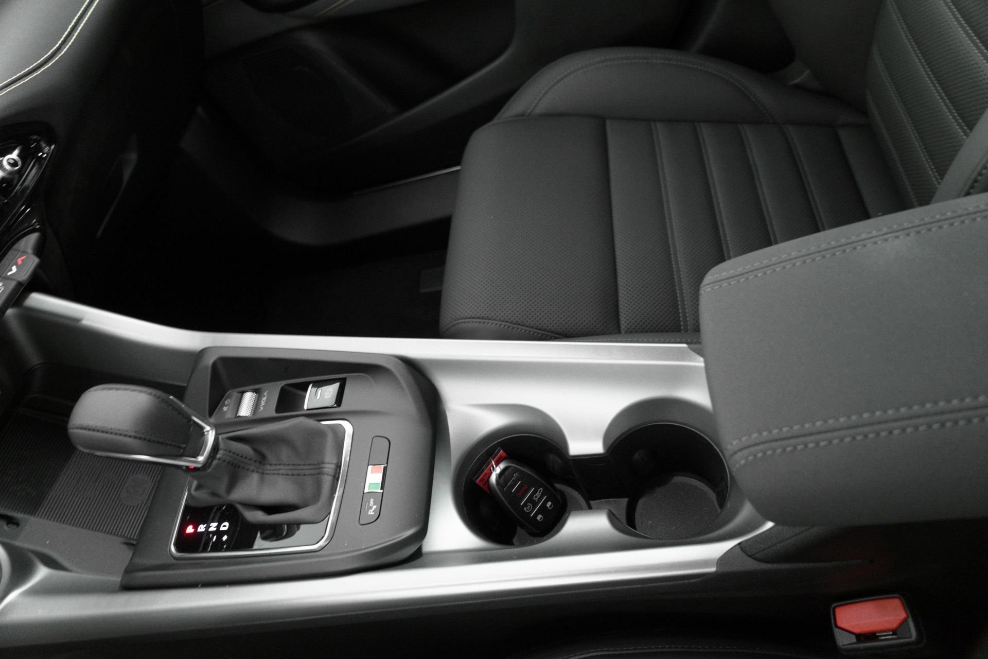 New 2025 Alfa Black Exterior Paint Alfa Romeo Base image 26