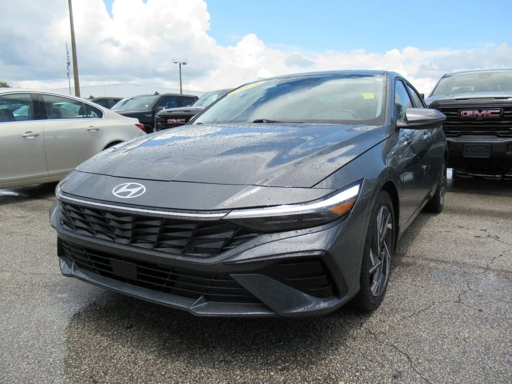 Used 2025 Gray Hyundai Limited image 3