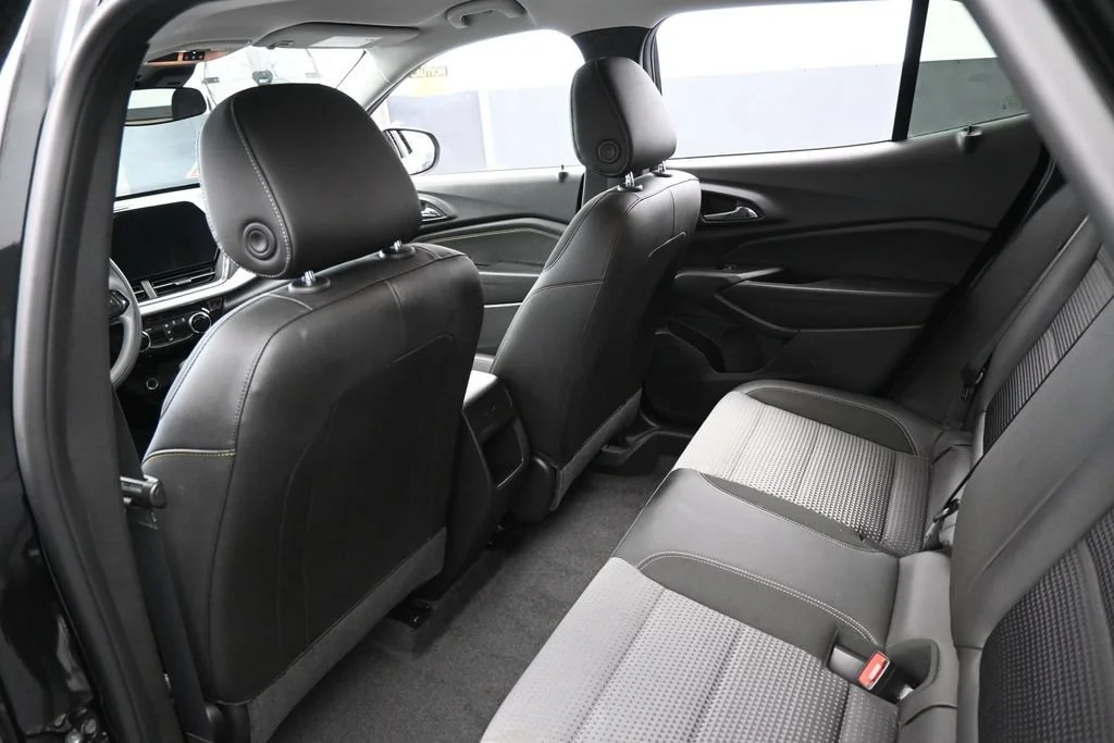 Used 2025 Mosaic Black Metallic Chevrolet LT image 31