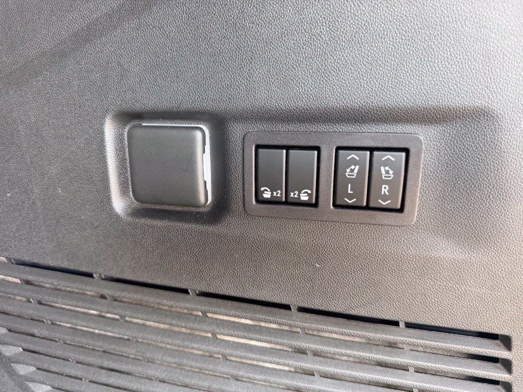 Used 2024 Sterling Metallic GMC AT4 image 34