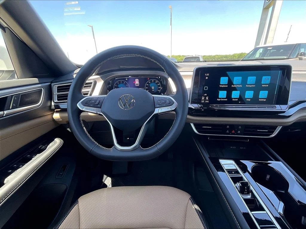 New 2026 White Volkswagen 2.0T SE w/Technology image 9