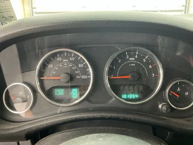 Used 2014 Gray Jeep Unlimited Sahara image 8