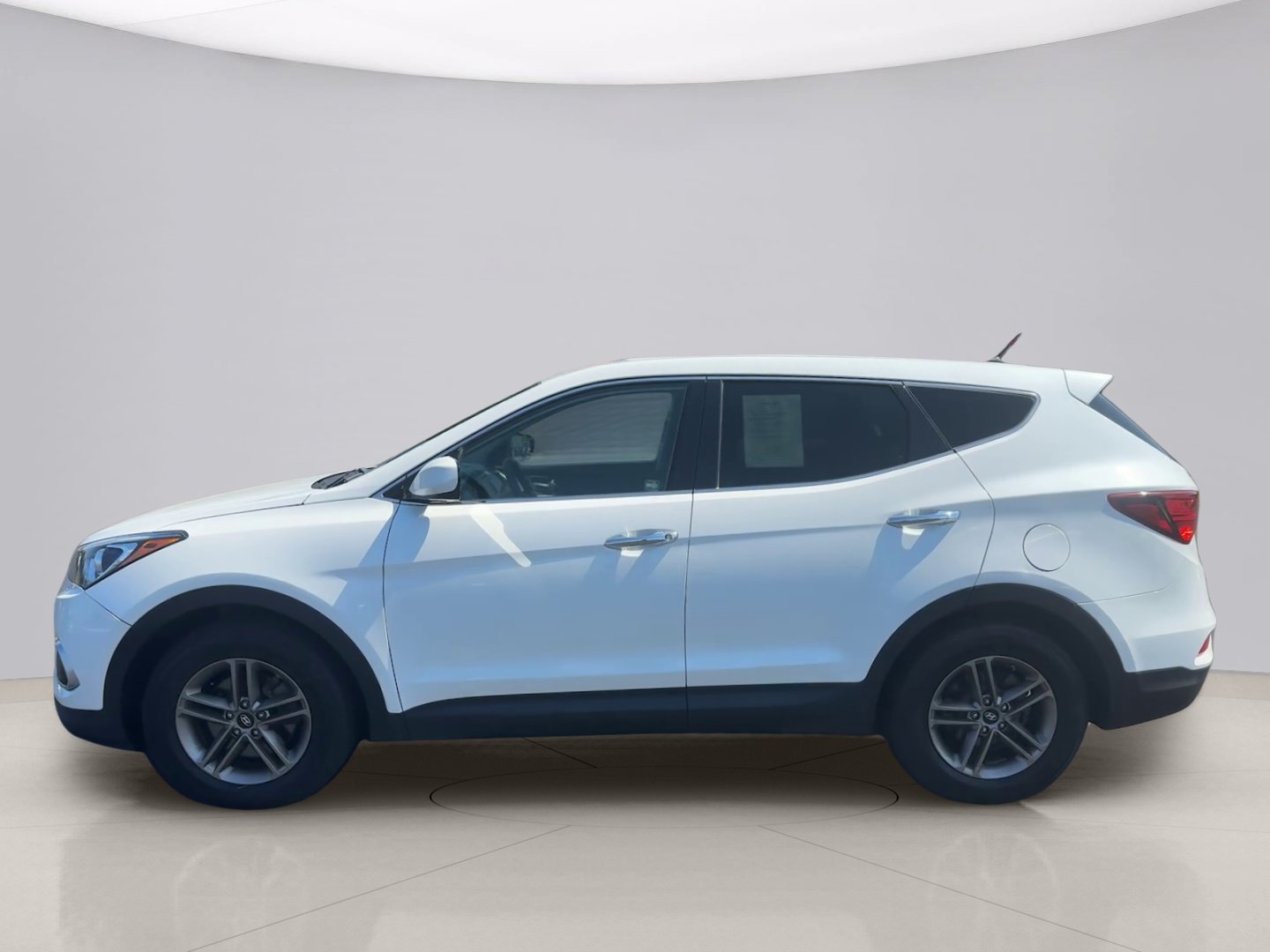 Used 2018 White Hyundai SPORT image 2