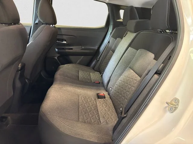 Used 2025 Aspen White Nissan SV image 14