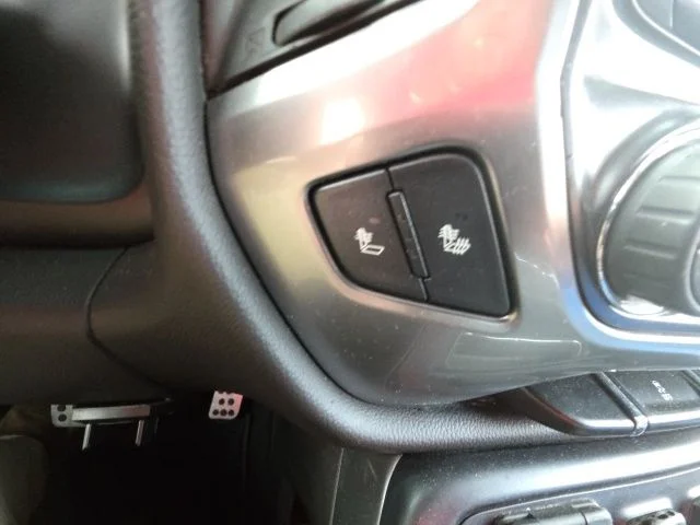 Used 2014 Black Chevrolet LT image 18