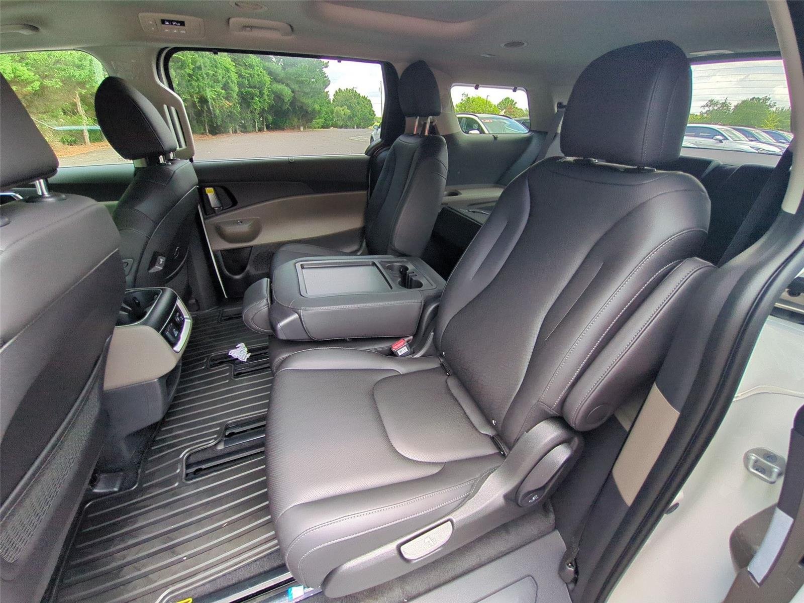 New 2026 Snow White Pearl Kia SX image 34
