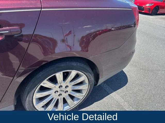 Used 2011 Red Lincoln Base image 7