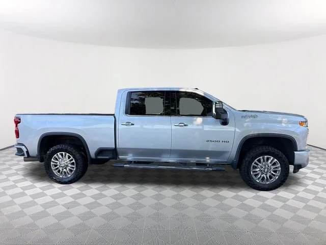 Used 2022 SILVER ICE METALLIC Chevrolet High Country image 4