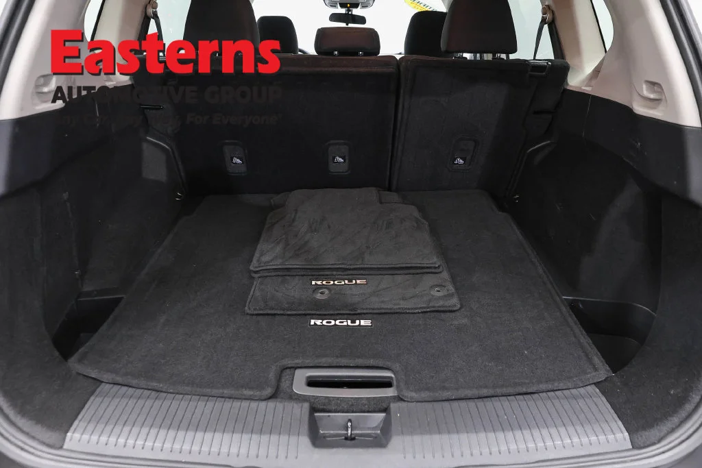 Used 2023 White Nissan S image 9