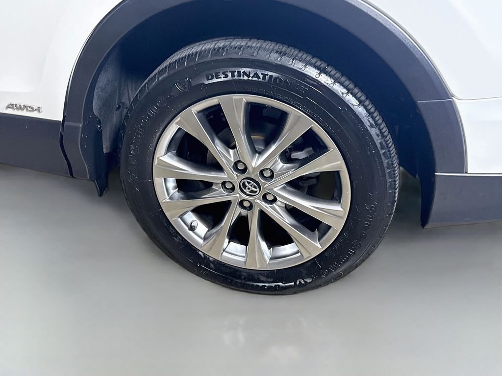 Used 2016 Blizzard Pearl Toyota Limited image 28