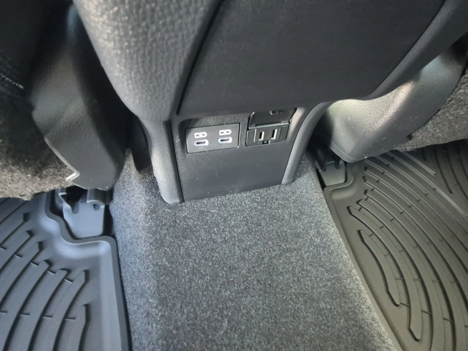 2026 Toyota Prius Plug-in Hybrid XSE - Photo 32