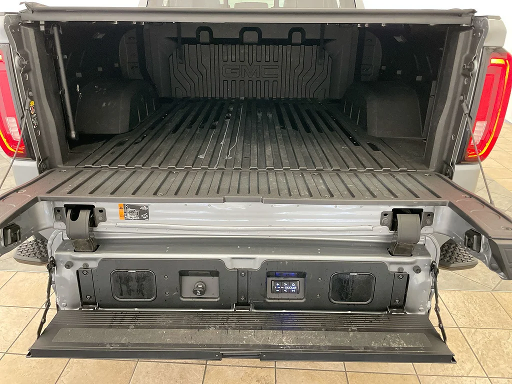 Used 2025 Sterling Metallic GMC Denali Ultimate image 27