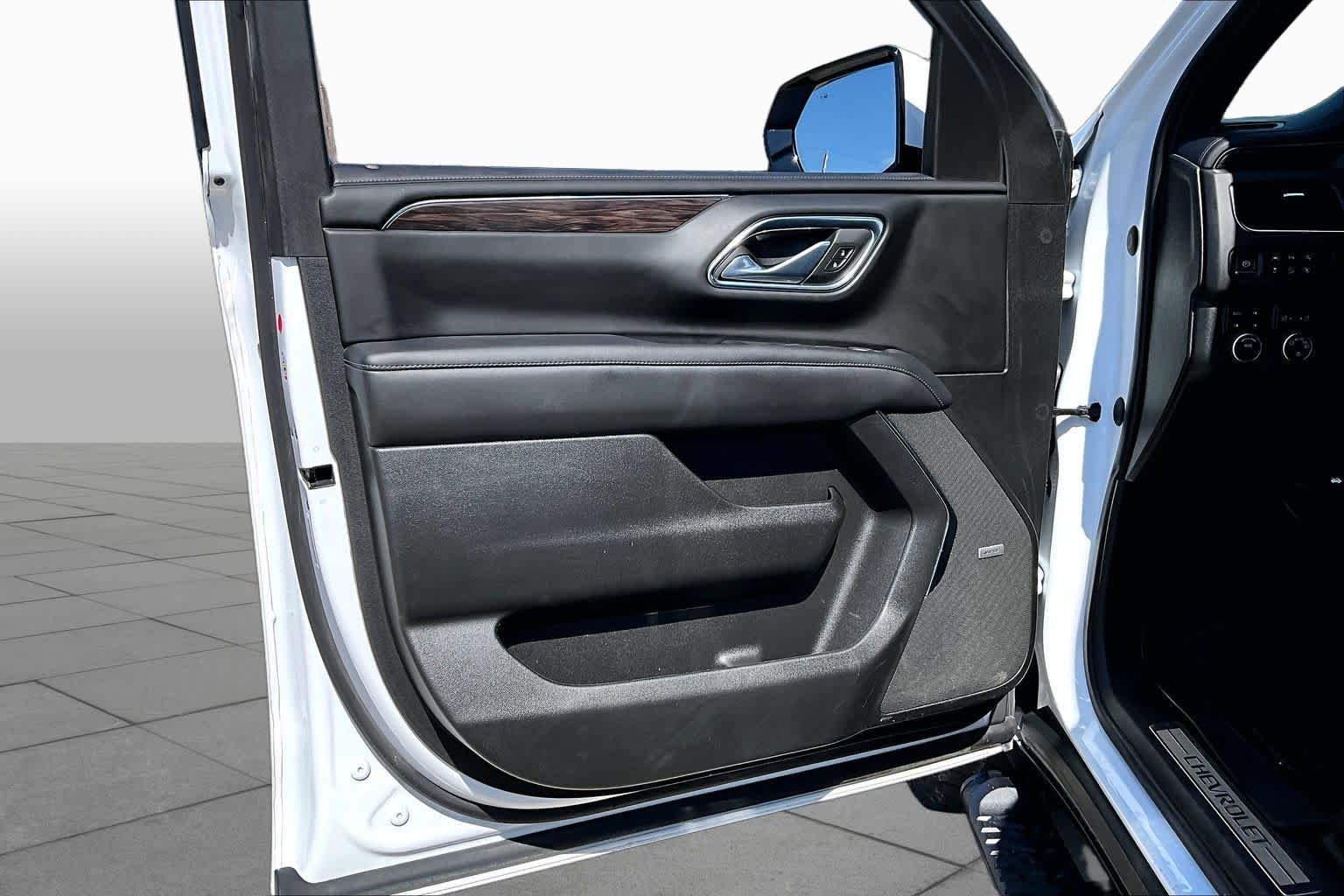 Used 2023 Summit White Chevrolet Z71 image 22
