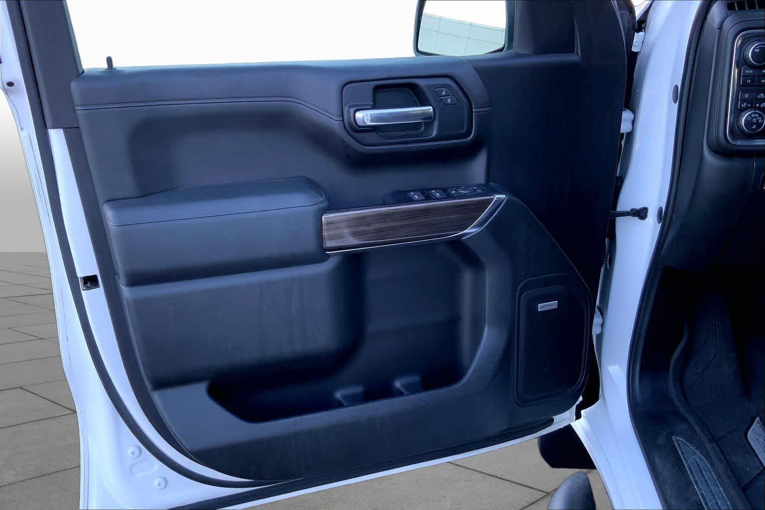Used 2019 Summit White Chevrolet RST image 18