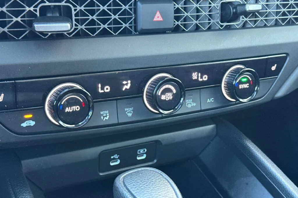 Used 2025  Honda SE image 24