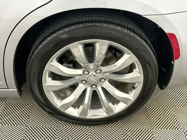 Pre-Owned 2018 Chrysler 300 Limited