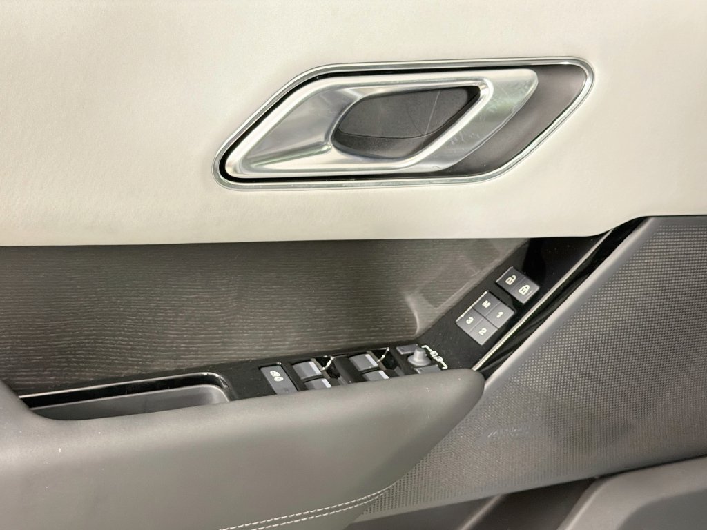 New 2026 Arroios Grey Land Rover Belgravia Edition image 18