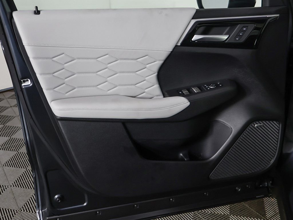 2025 Mitsubishi Outlander SEL - Photo 27