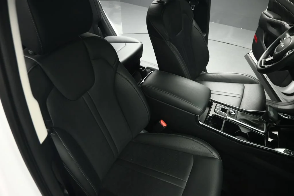Certified Used 2025 White Kia SX image 53