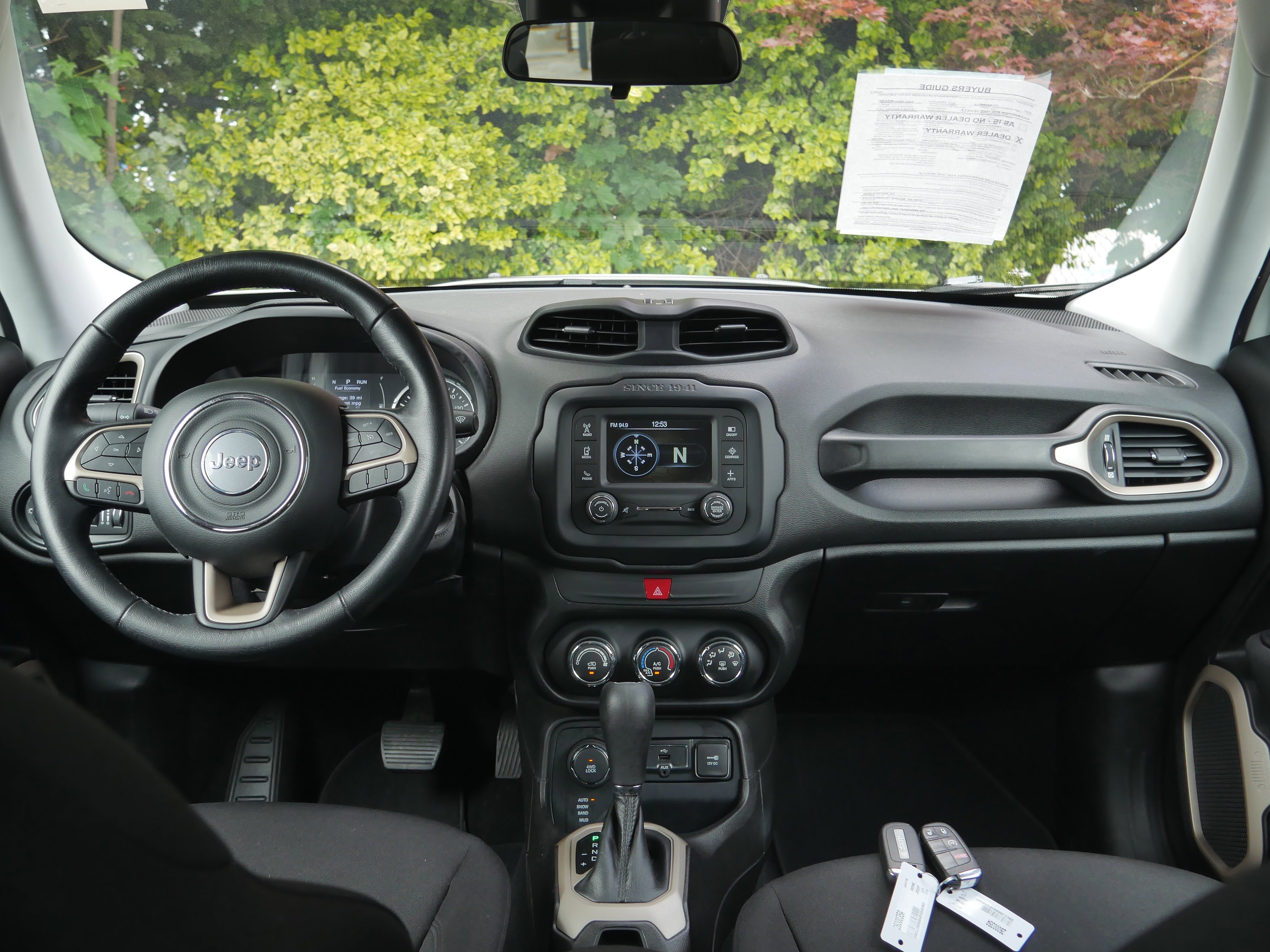 Used 2017 Alpine White Jeep Latitude image 9