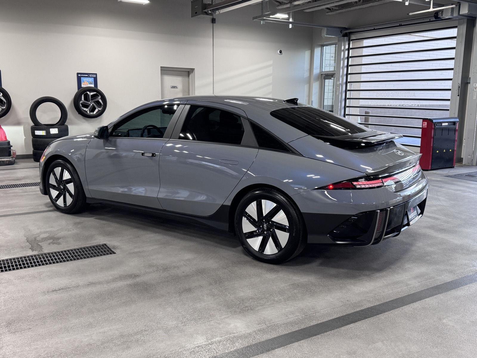 Certified Used 2025 Transmission Blue Hyundai SE image 3