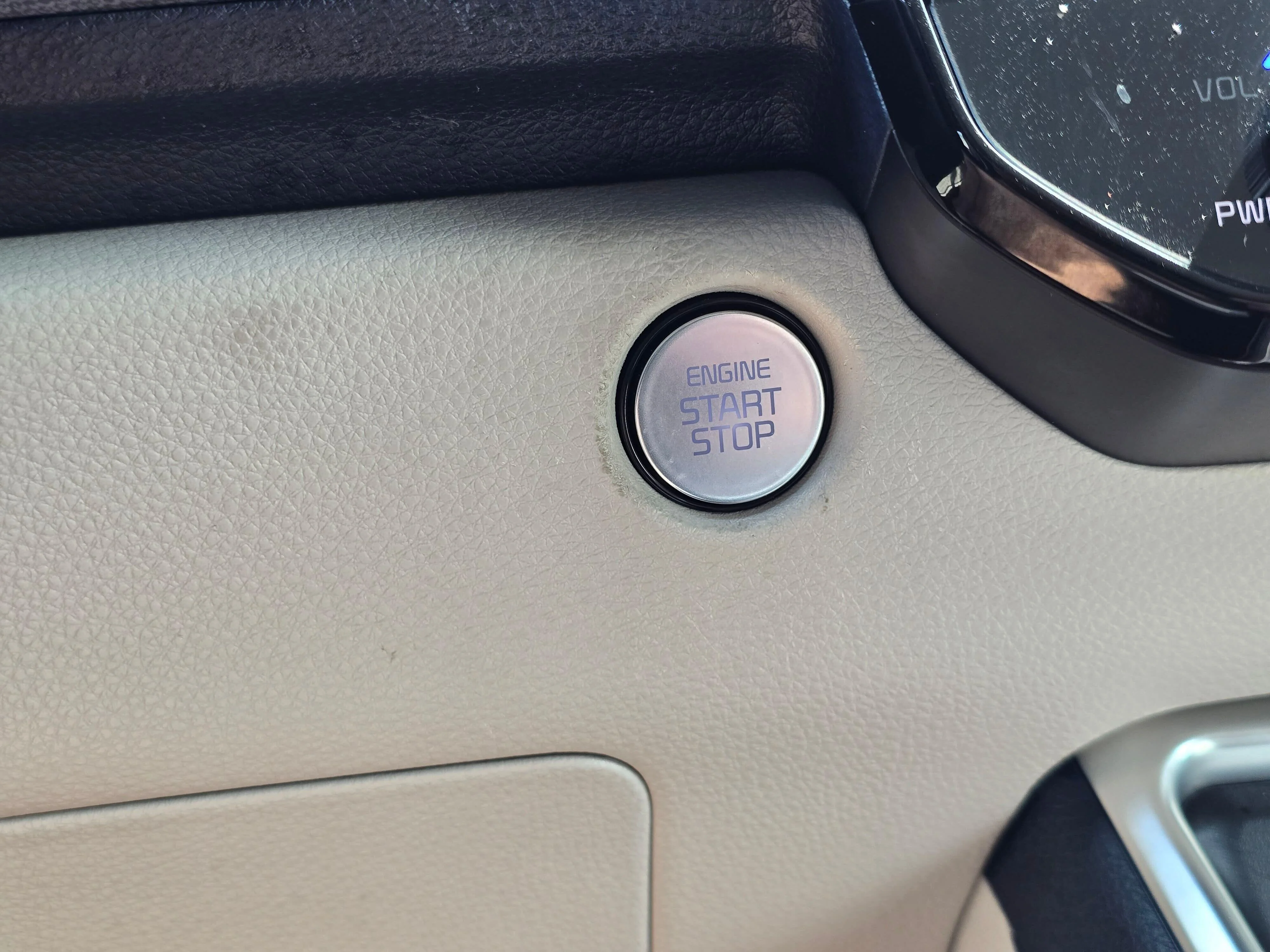 Used 2025 Ceramic White Kia SX image 23