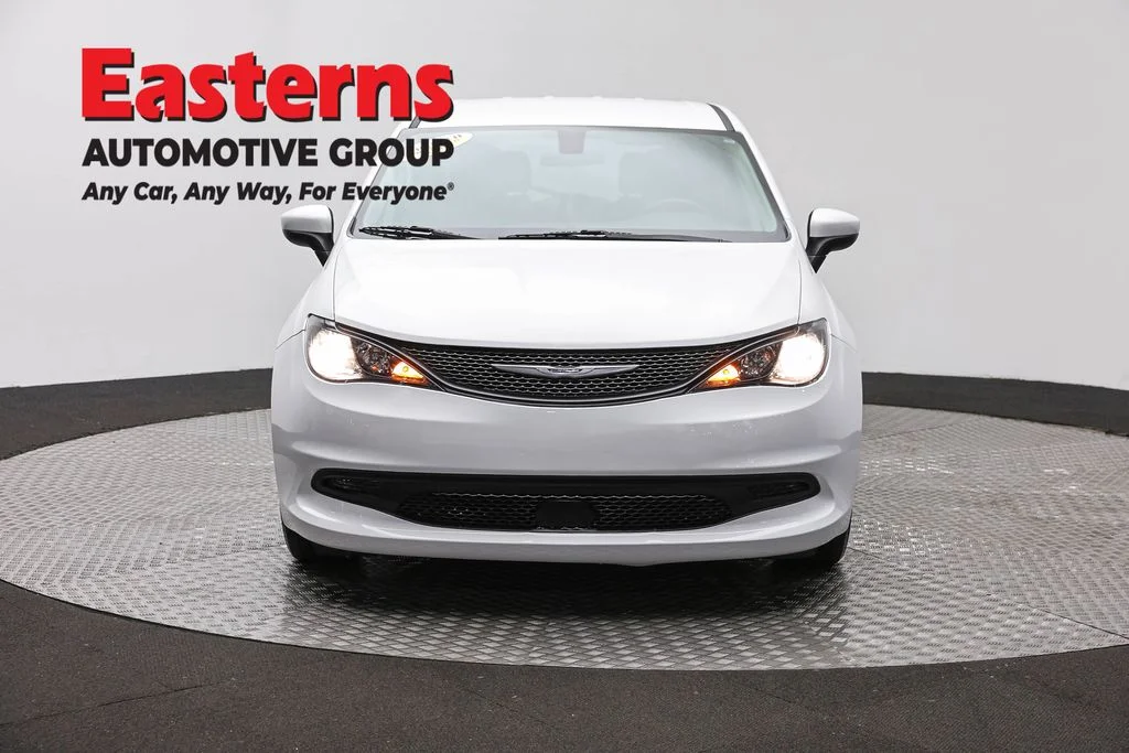 Used 2022 White Chrysler LX image 2