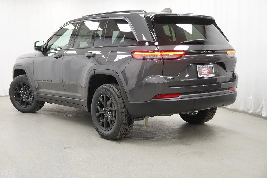 New 2026 Baltic Gray Metallic Clear-Coat Exterior Paint Jeep Laredo Altitude image 13