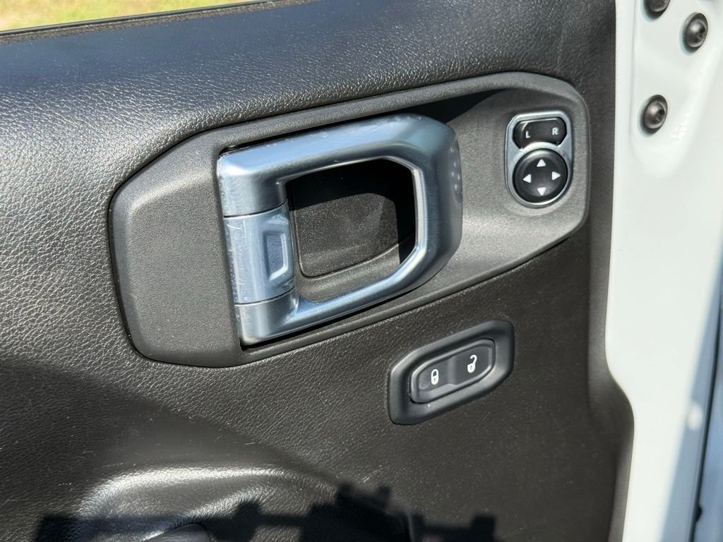 Used 2024 White Jeep Rubicon image 22