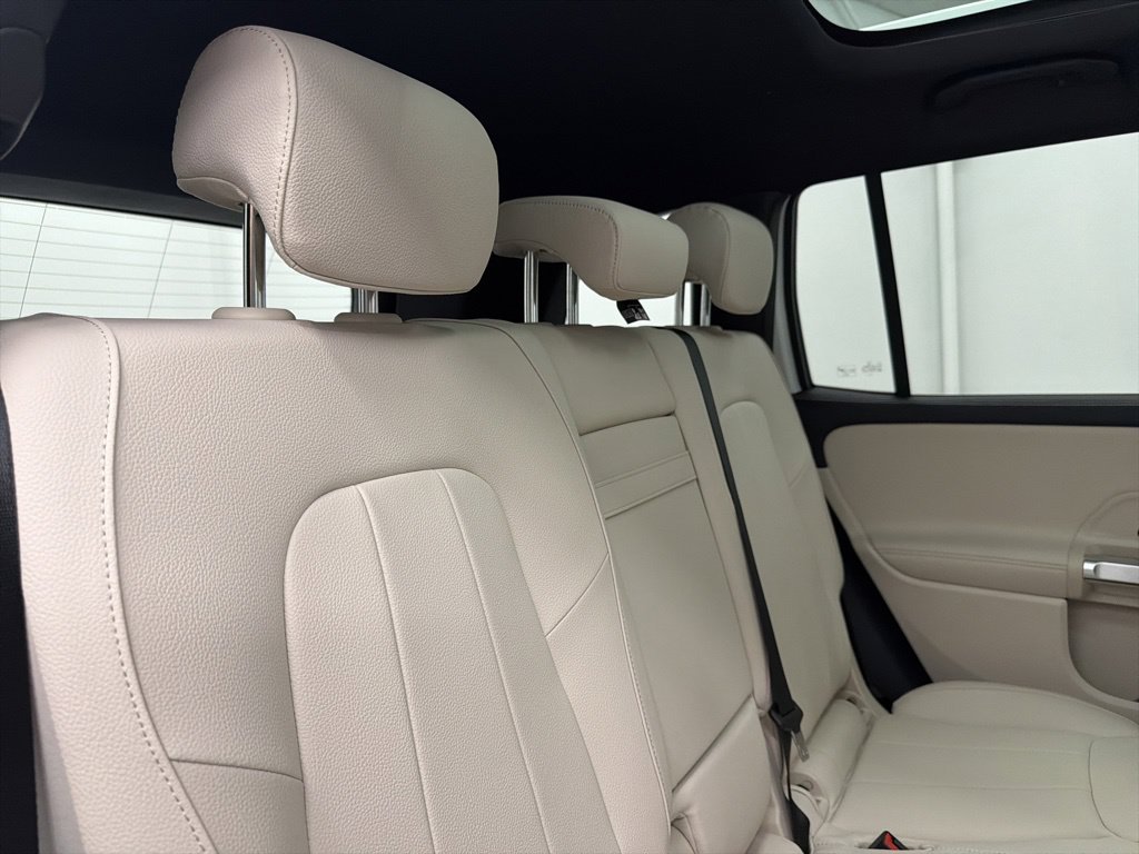 Used 2026 White Mercedes-Benz GLB 250 image 25