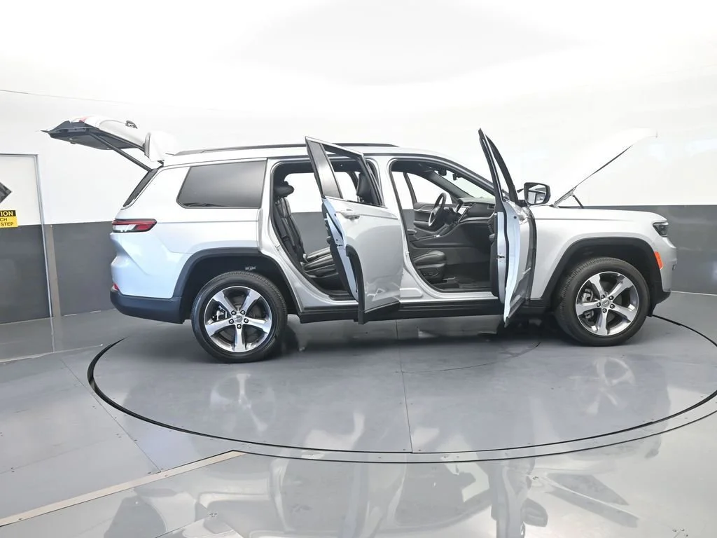 Used 2025 Silver Jeep Limited image 74