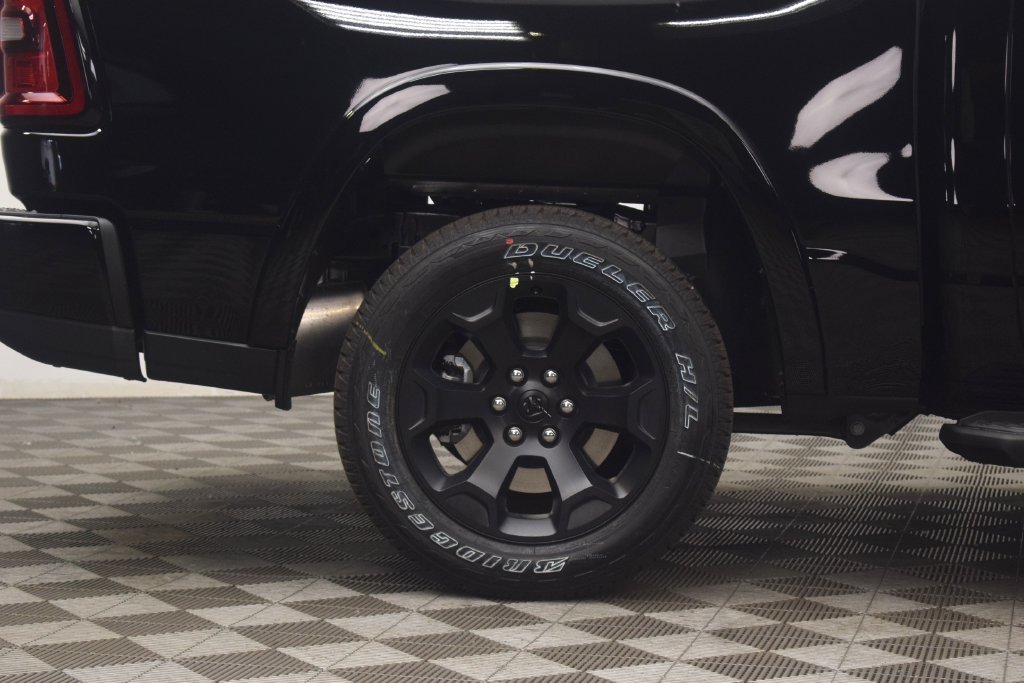 New 2026 Diamond Black Crystal Pearl-Coat Exterior Paint RAM Big Horn/Lone Star image 8