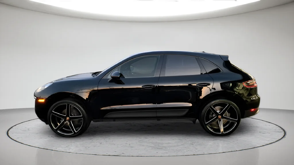 Used 2018  Porsche Base image 8