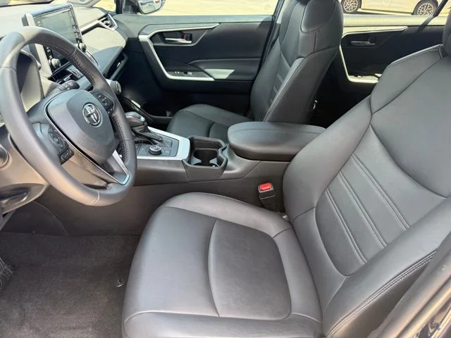 Certified Used 2021 BLUEPRINT Toyota XLE Premium image 10