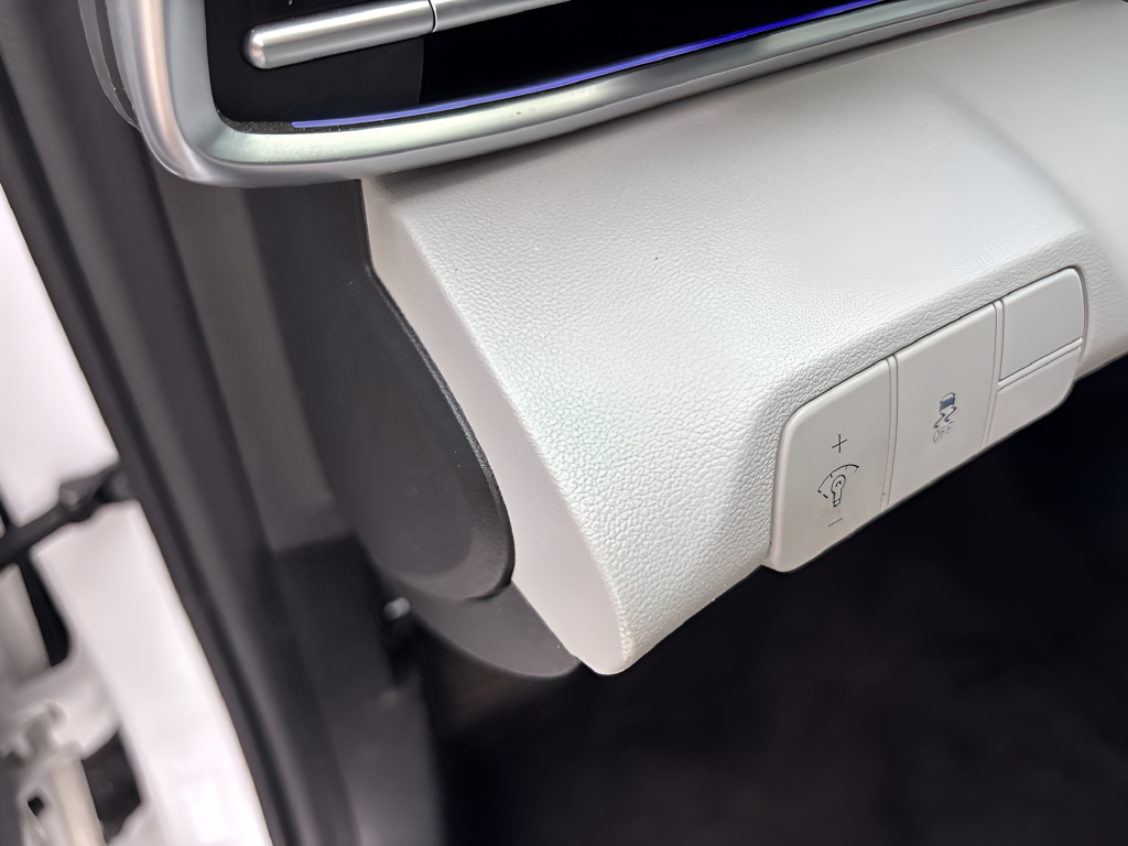 Used 2025 White Hyundai Limited image 28