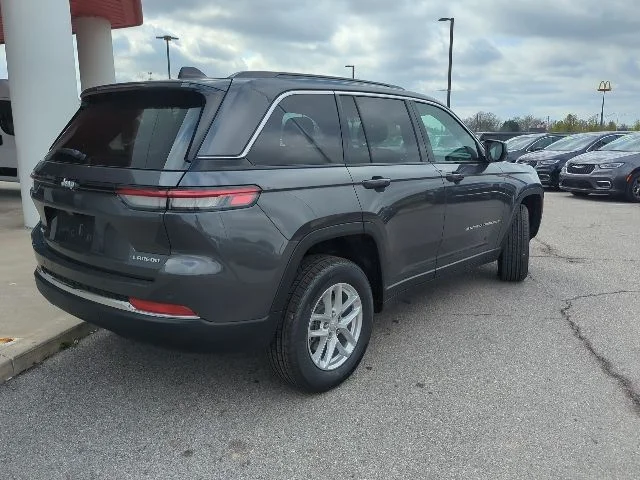 New 2026 Baltic Gray Metallic Clear-Coat Exterior Paint Jeep Laredo X image 9