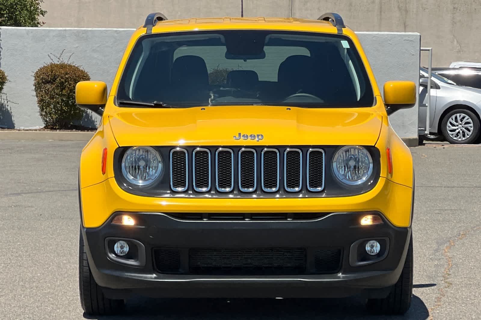Used 2018 Solar Yellow Jeep Latitude image 10