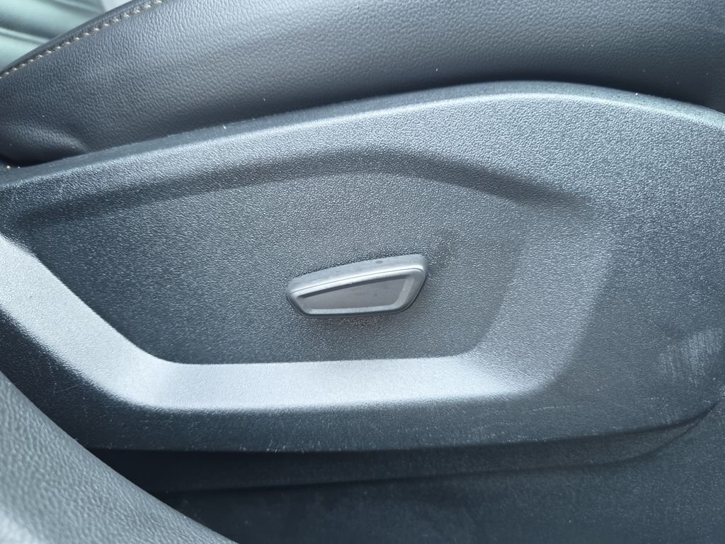Used 2022 Blue Ford SEL image 28